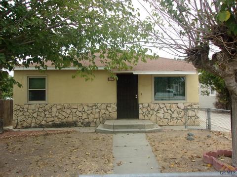 704 Taylor St, Taft, CA 93268 photo 2