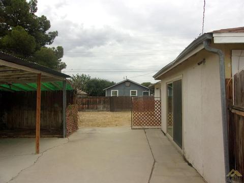704 Taylor St, Taft, CA 93268 photo 4