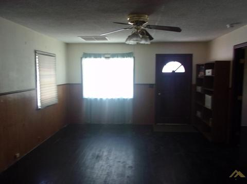704 Taylor St, Taft, CA 93268 photo 13