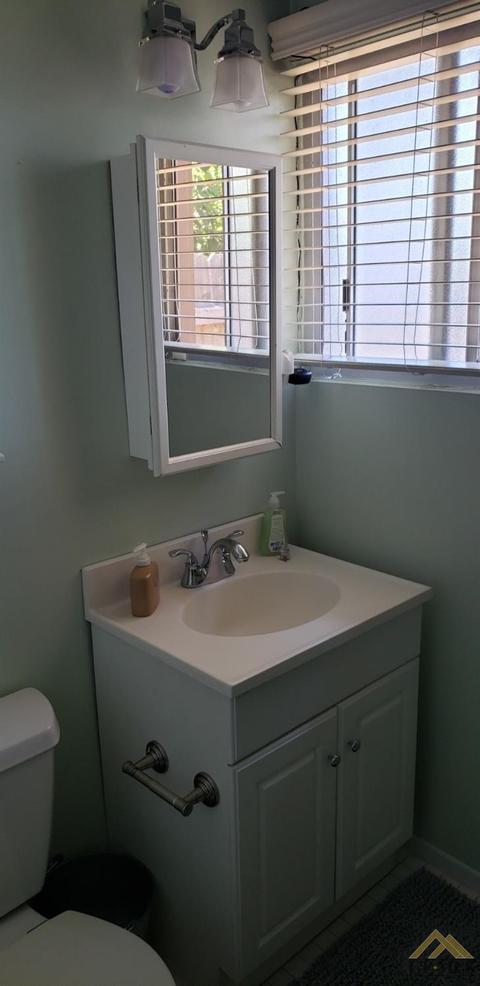 17731 Stagg St, Los Angeles, CA 91355 photo 9