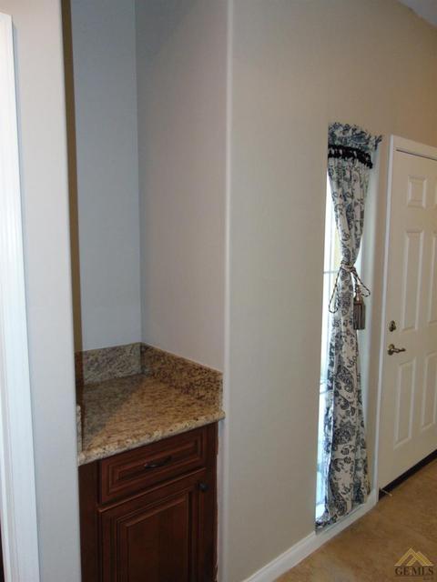 806 Mulberry St, Tehachapi, CA 93561 photo 6