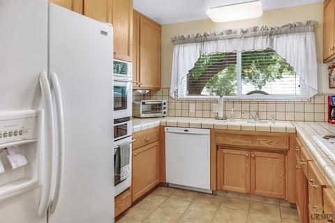 217 E Warren St, Taft, CA 93268 photo 9
