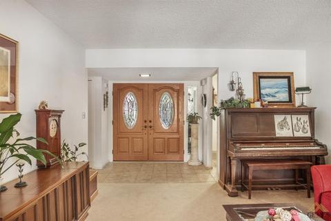 217 E Warren St, Taft, CA 93268 photo 5