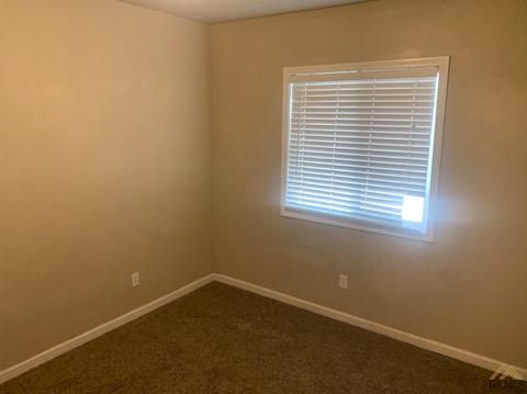 412 Taylor St, Taft, CA 93268 photo 5