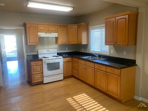 412 Taylor St, Taft, CA 93268 photo 6