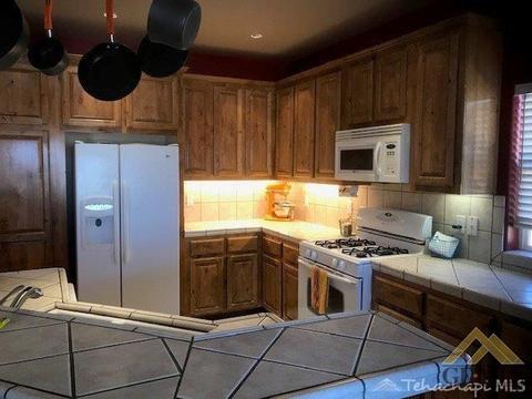 20013 Mesa Dr, Tehachapi, CA 93561 photo 2