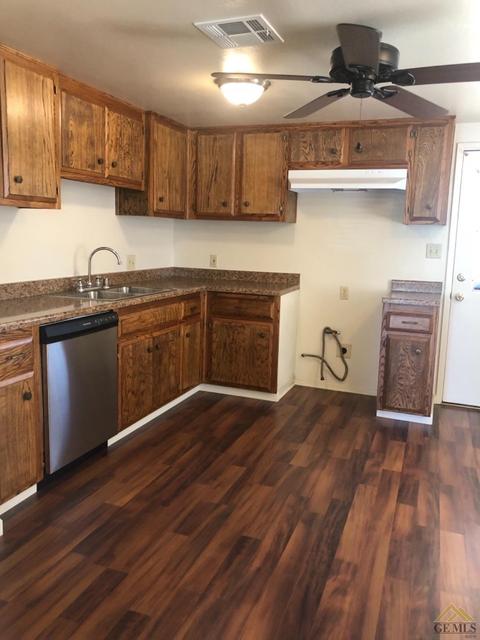 872 S Comanche Dr, Arvin, CA 93203 photo 8