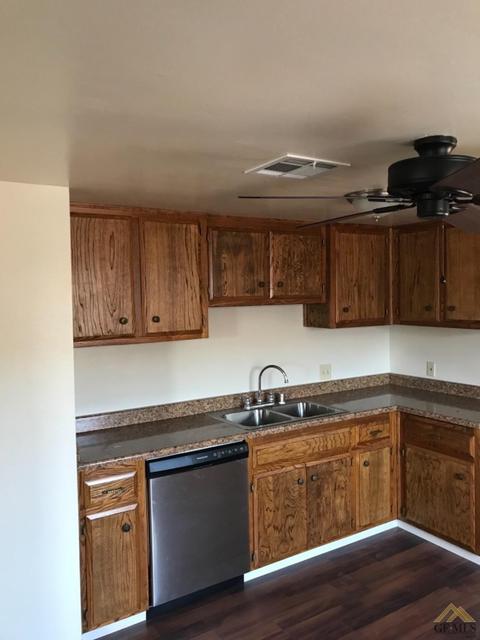 872 S Comanche Dr, Arvin, CA 93203 photo 9