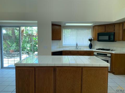 3710 Killarney Ct, Bakersfield, CA 93311 photo 12