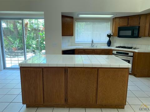 3710 Killarney Ct, Bakersfield, CA 93311 photo 10