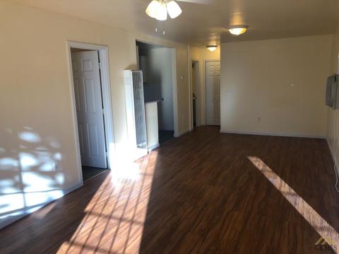 316 8th St, Taft, CA 93268 photo 2