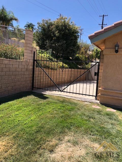 469 Terrace Dr, Taft, CA 93268 photo 4