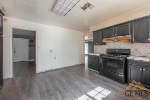 25421 Judith St, Arvin, CA 93203 photo 7