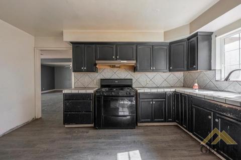 25421 Judith St, Arvin, CA 93203 photo 6