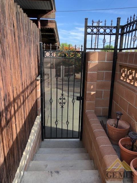 402 Stokes Ln, Taft, CA 93268 photo 8