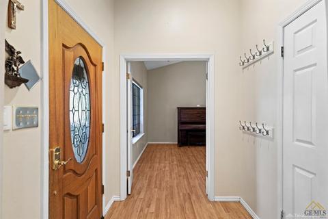 28021 Black Gold Way, Tehachapi, CA 93561 photo 4