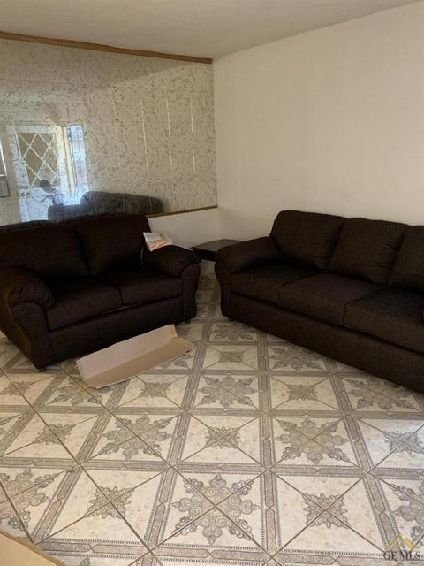 608 Walker St, Arvin, CA 93203 photo 4