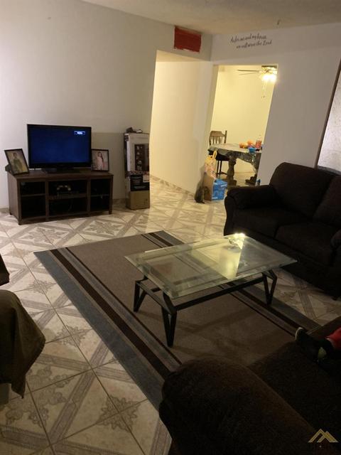608 Walker St, Arvin, CA 93203 photo 3