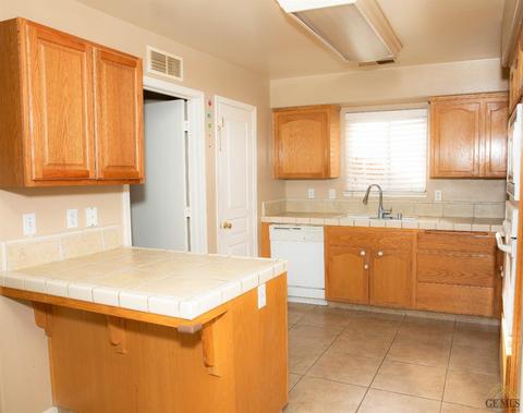 4703 Chinta Dr, Bakersfield, CA 93313 photo 4