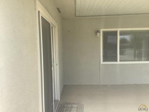 401 Mark Ave, Shafter, CA 93263 photo 3
