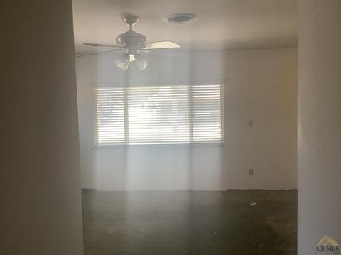 401 Mark Ave, Shafter, CA 93263 photo 4