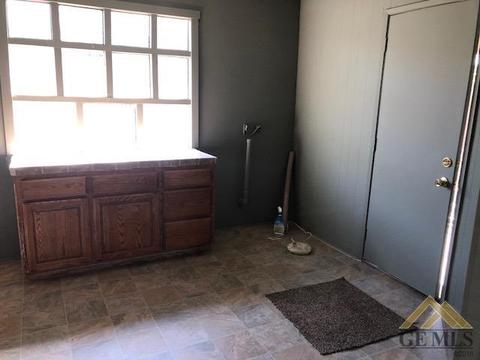 407 Tyler St, Taft, CA 93268 photo 6