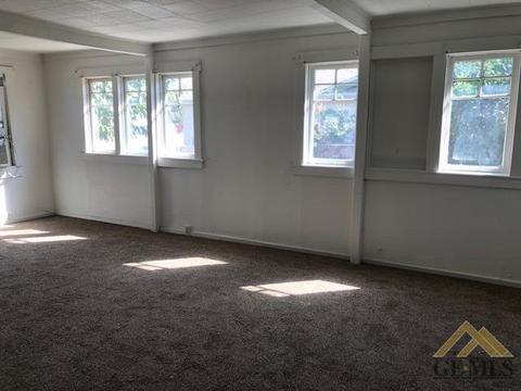 407 Tyler St, Taft, CA 93268 photo 3