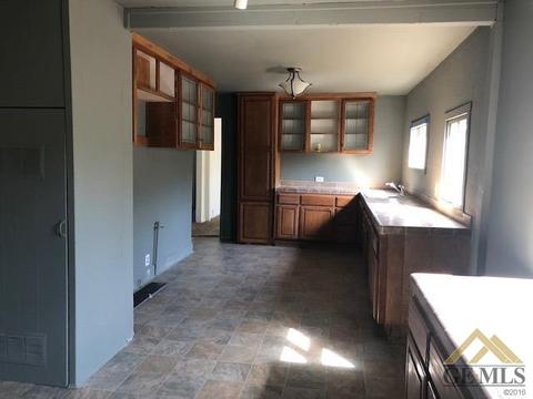 407 Tyler St, Taft, CA 93268 photo 4