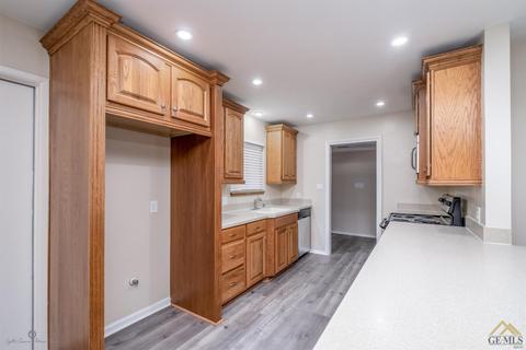 2501 Sutton Pl, Bakersfield, CA 93309 photo 5