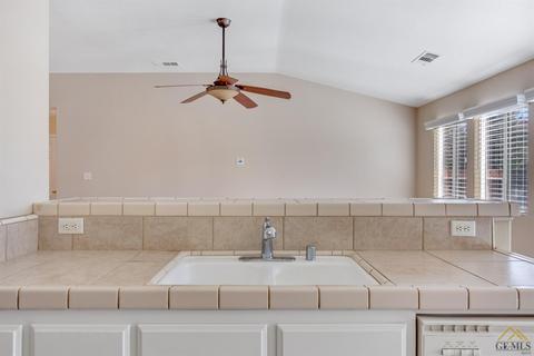 4403 Blue Devils Ave, Bakersfield, CA 93313 photo 18