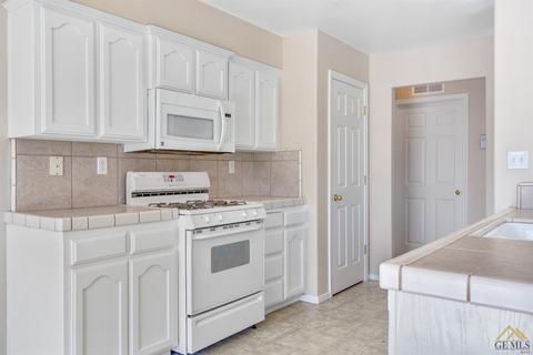 4403 Blue Devils Ave, Bakersfield, CA 93313 photo 16