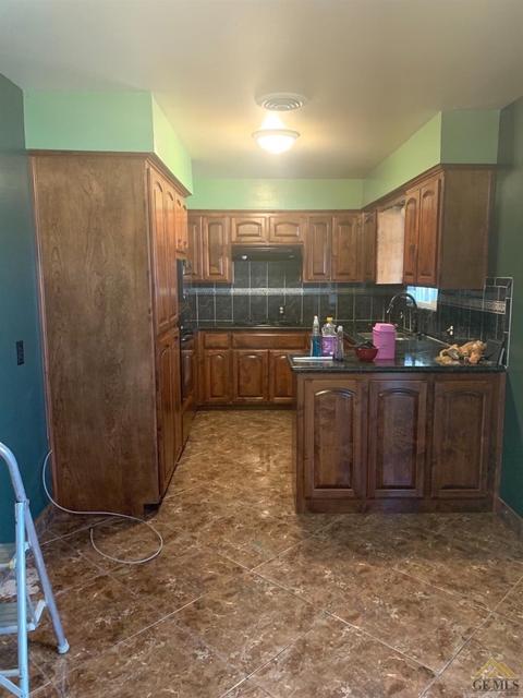 10716 Waco Ave, Lamont, CA 93241 photo 2