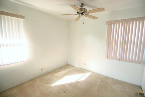 301 Plumtree Dr, Arvin, CA 93203 photo 9