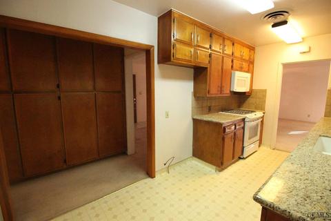301 Plumtree Dr, Arvin, CA 93203 photo 4