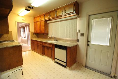 301 Plumtree Dr, Arvin, CA 93203 photo 3