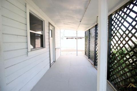 301 Plumtree Dr, Arvin, CA 93203 photo 18