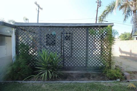 301 Plumtree Dr, Arvin, CA 93203 photo 16