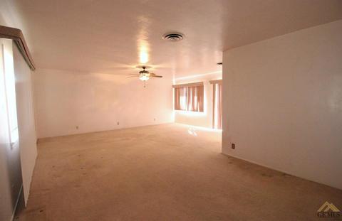 301 Plumtree Dr, Arvin, CA 93203 photo 7