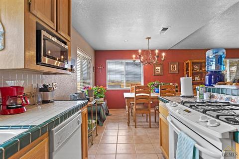 23741 Lakeview Dr, Tehachapi, CA 93561 photo 11