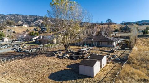 23741 Lakeview Dr, Tehachapi, CA 93561 photo 2