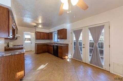 106 E Calvin St, Taft, CA 93268 photo 9