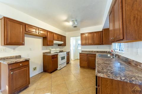 106 E Calvin St, Taft, CA 93268 photo 10