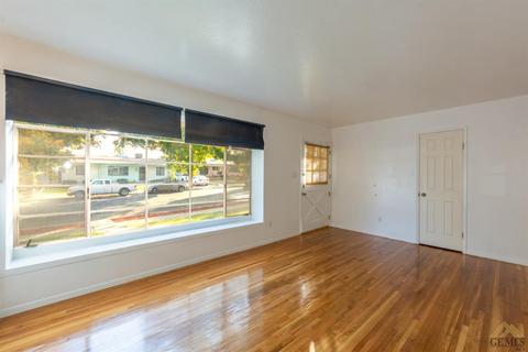 106 E Calvin St, Taft, CA 93268 photo 6
