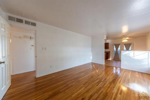 106 E Calvin St, Taft, CA 93268 photo 4