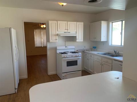 219 E St, Taft, CA 93268 photo 9