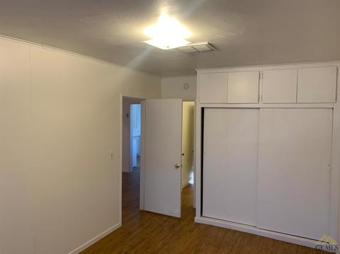 219 E St, Taft, CA 93268 photo 5
