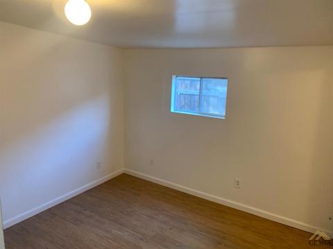 219 E St, Taft, CA 93268 photo 13