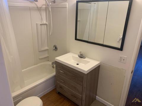 219 E St, Taft, CA 93268 photo 6