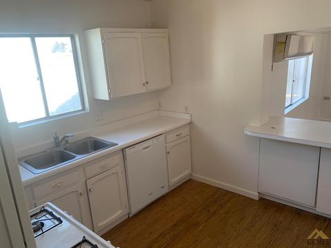 219 E St, Taft, CA 93268 photo 8