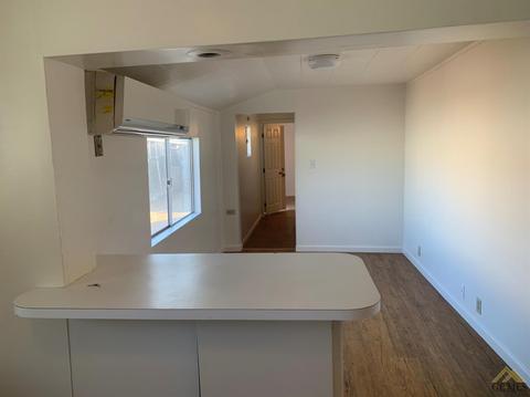 219 E St, Taft, CA 93268 photo 11